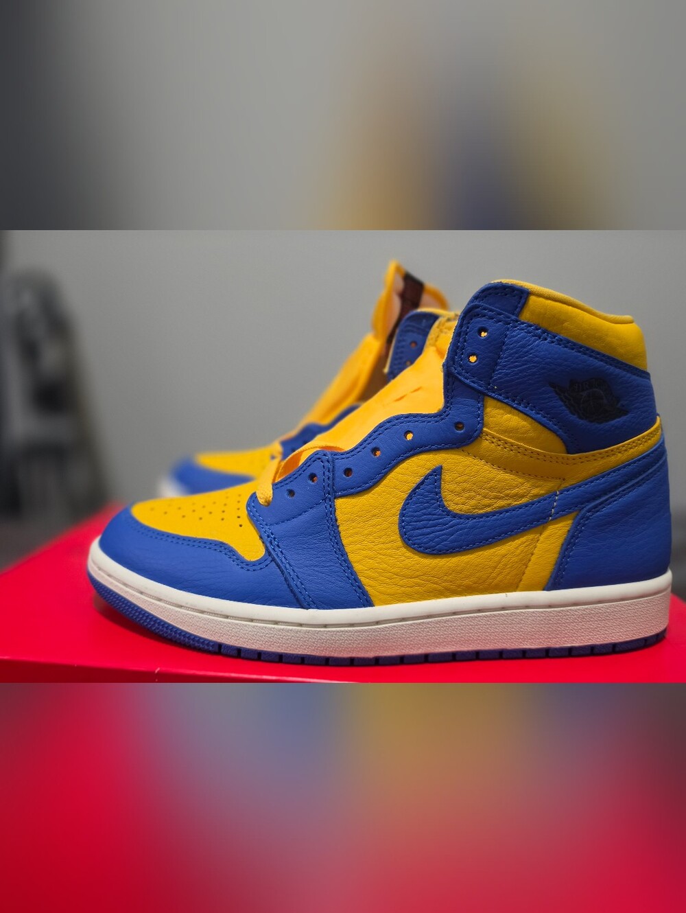 Nike Womens High-Top Sneakers in Yellow/Blue